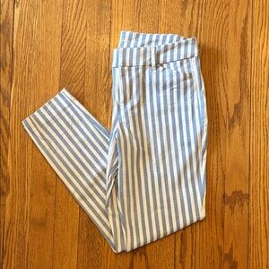 Old Navy Blue and White Striped Women's Cropped Pants